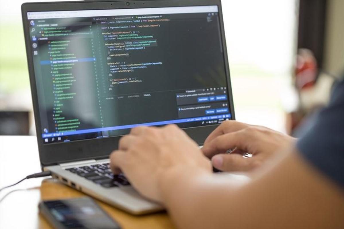 cropped-top-five-software-development-tools-that-every-software-developer-should-master-of-it-1.jpg